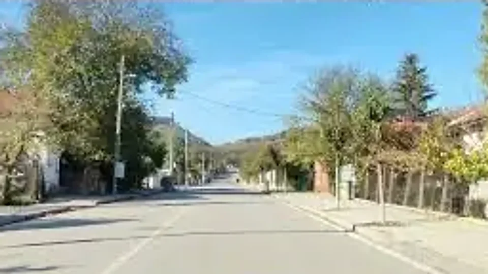Road Stewart: Alone on the village roads