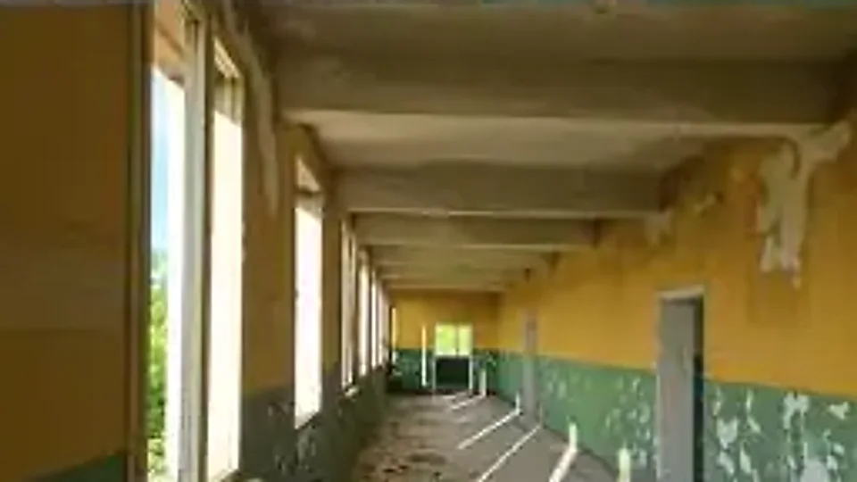 Yelton John: Searching the empty halls
